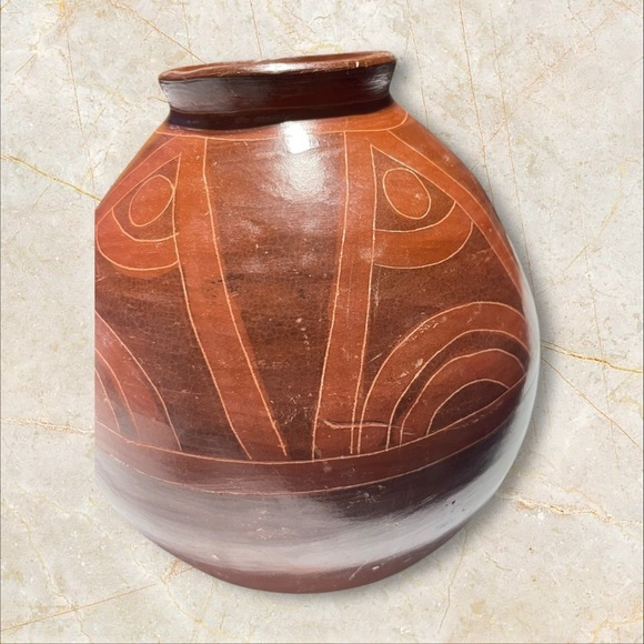 Vintage Nicaraguan Primitive Pottery Vase - Picture 9 of 10
